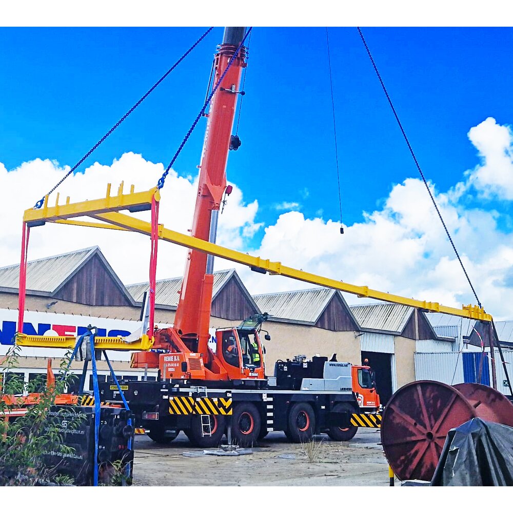 Lifting Tool Kit for turbine lifting in use