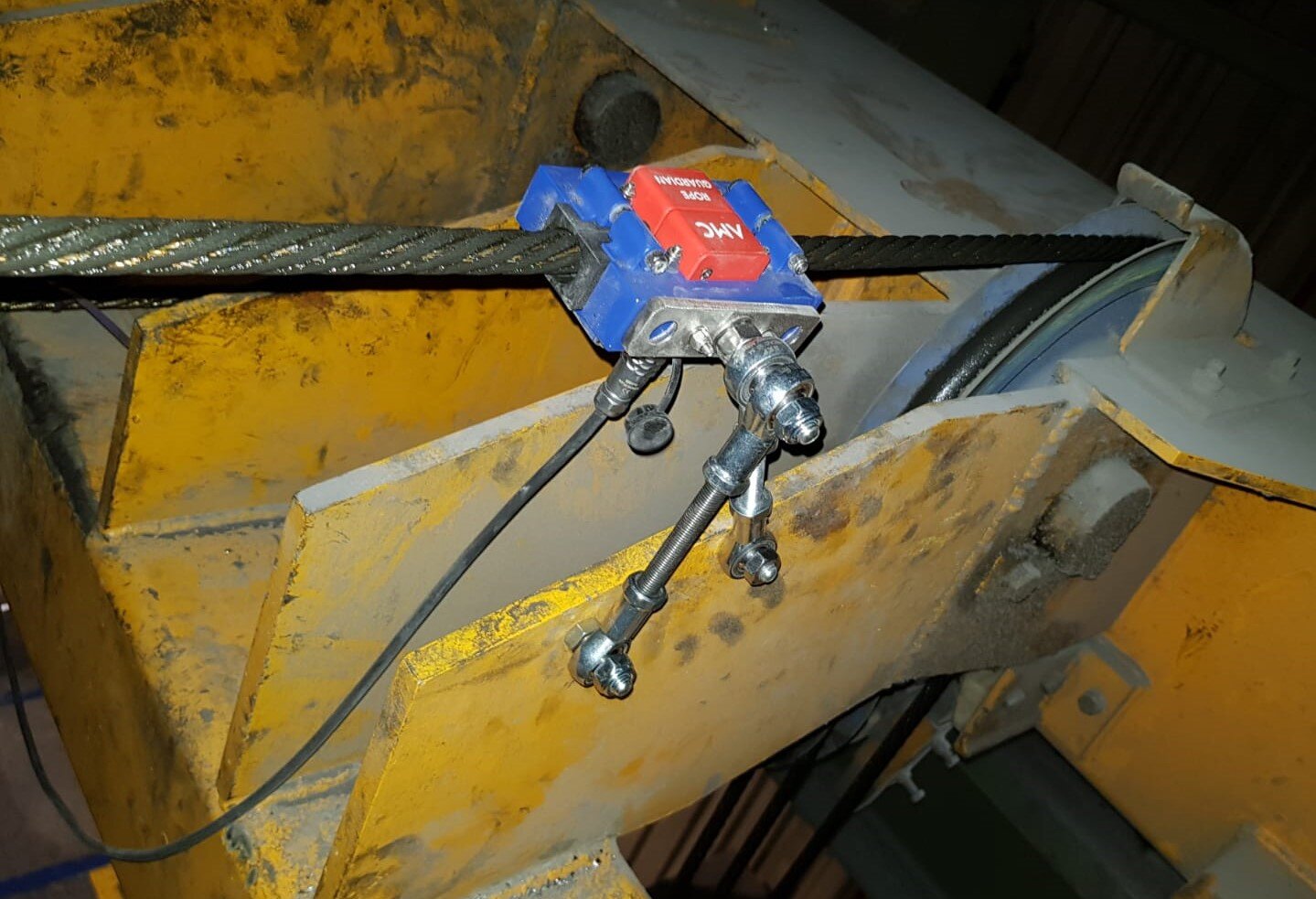 MRT device on a wire rope MRT device on a wire rope