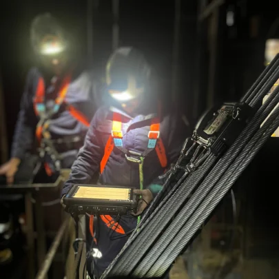 Inspection menée par les experts du service MRT | © Traction Levage