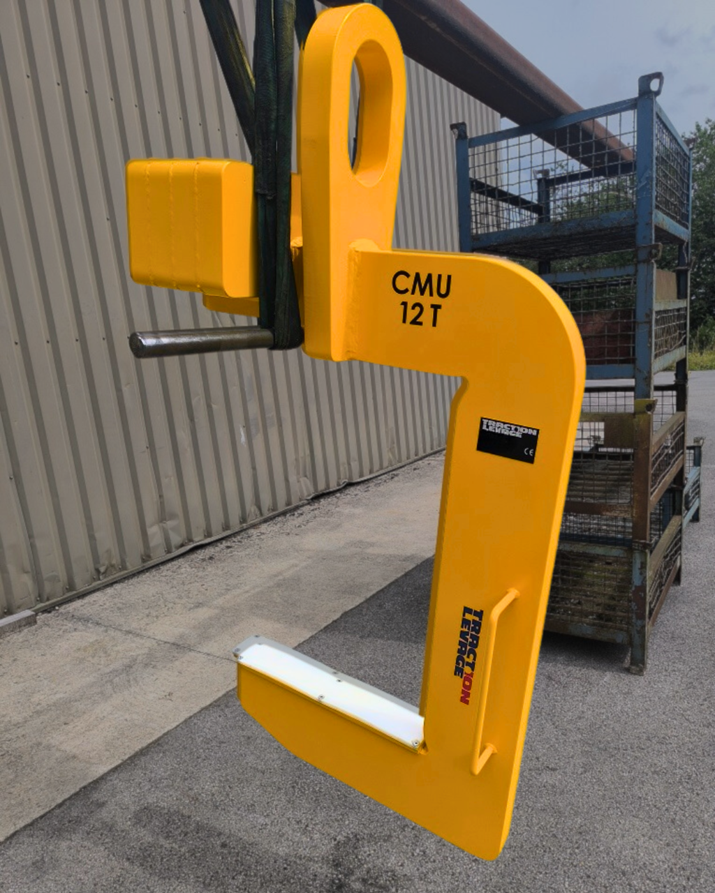 Custom c-hook to lift coils | © Traction Levage