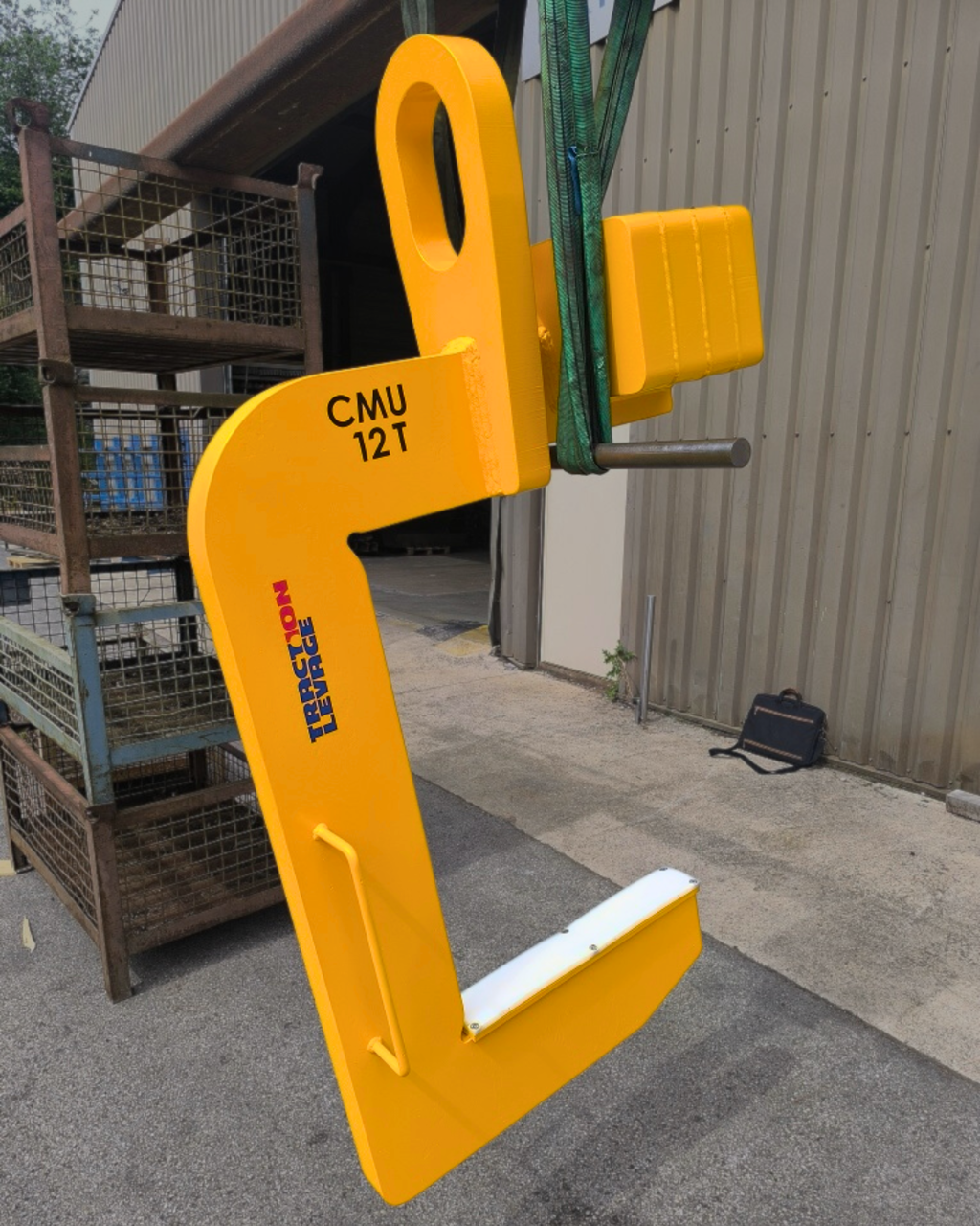 C-hook with a WLL of 12 tons | © Traction Levage
