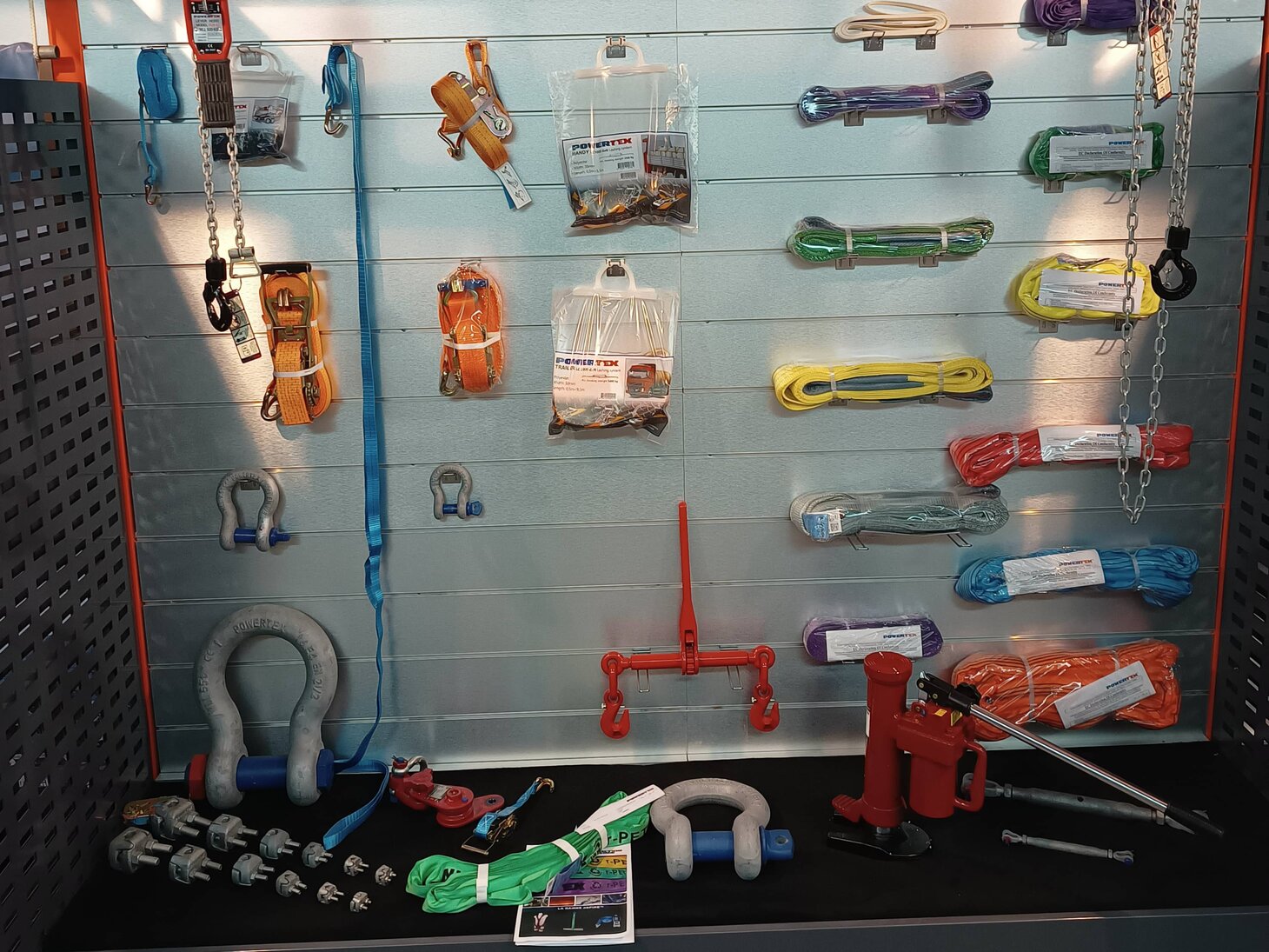 Produits Powertex dans notre Showroom Produits Powertex dans notre Showroom